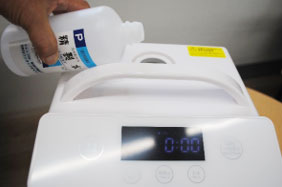 精製水を入れる